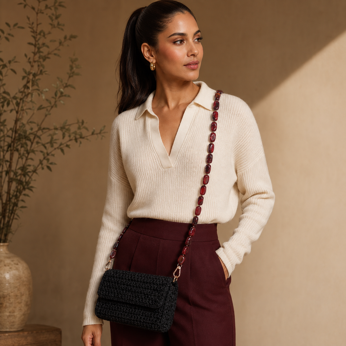 Tracolla Rosso Rubino con Elementi Ovali – 74 cm | SKU 845743 | Immagine 2 di 3 | Borsa indossata con la catena