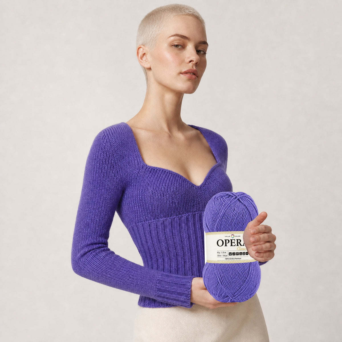 PERVINCA – Modella con prodotto