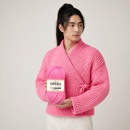 ROSA SHOCKING – Modella con prodotto