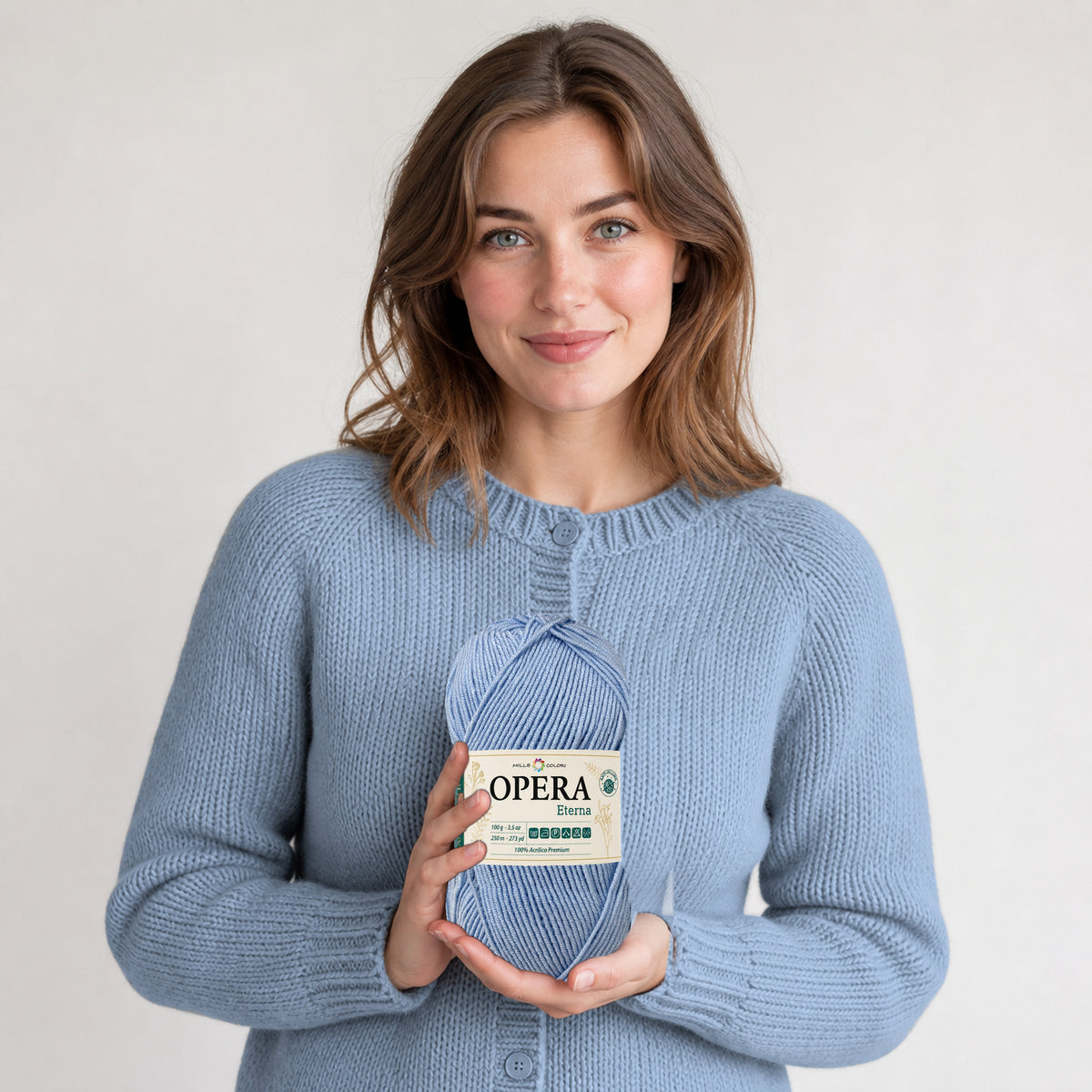 PERVINCA – Modella con prodotto