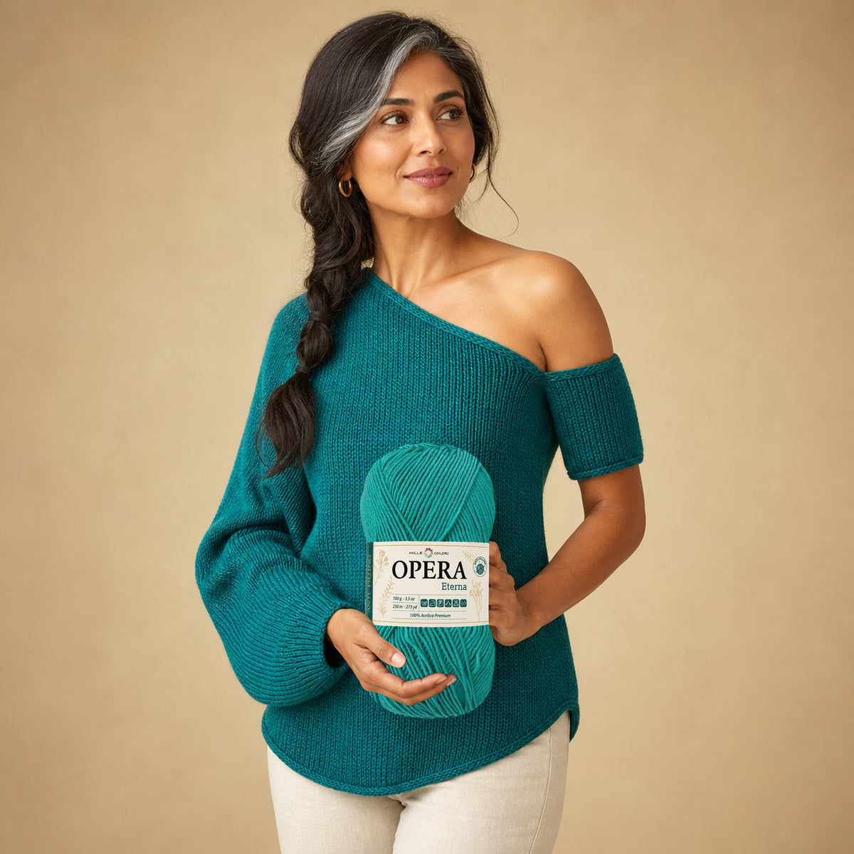 TURCHESE – Modella con prodotto